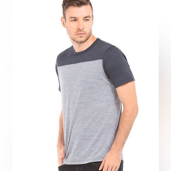 Men's Blue Colorblock T-Shirt Aeropostale Large - Picture 1 of 6